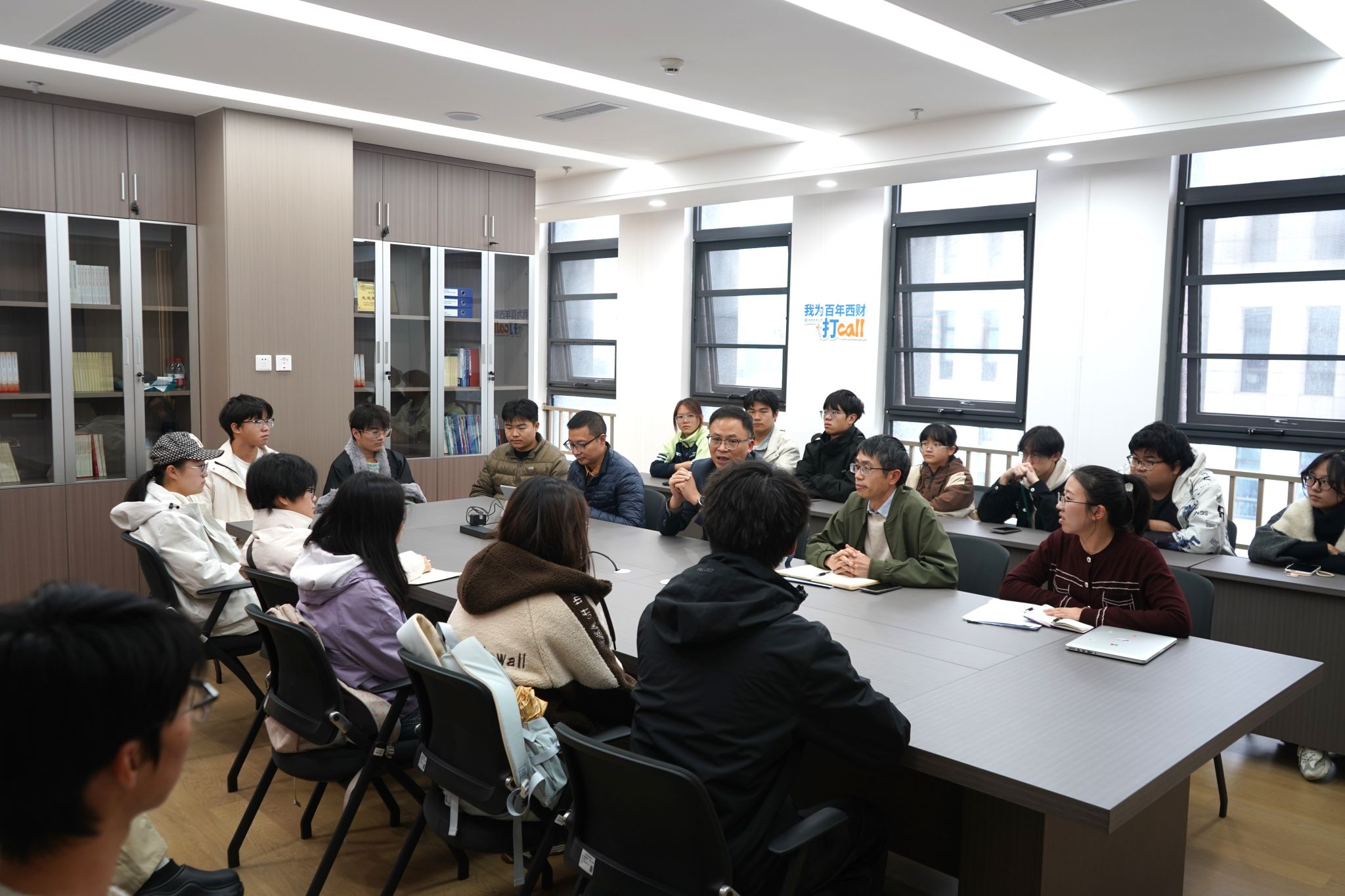 工商管理学院开展智能商务与管理实验班举办师生座谈会