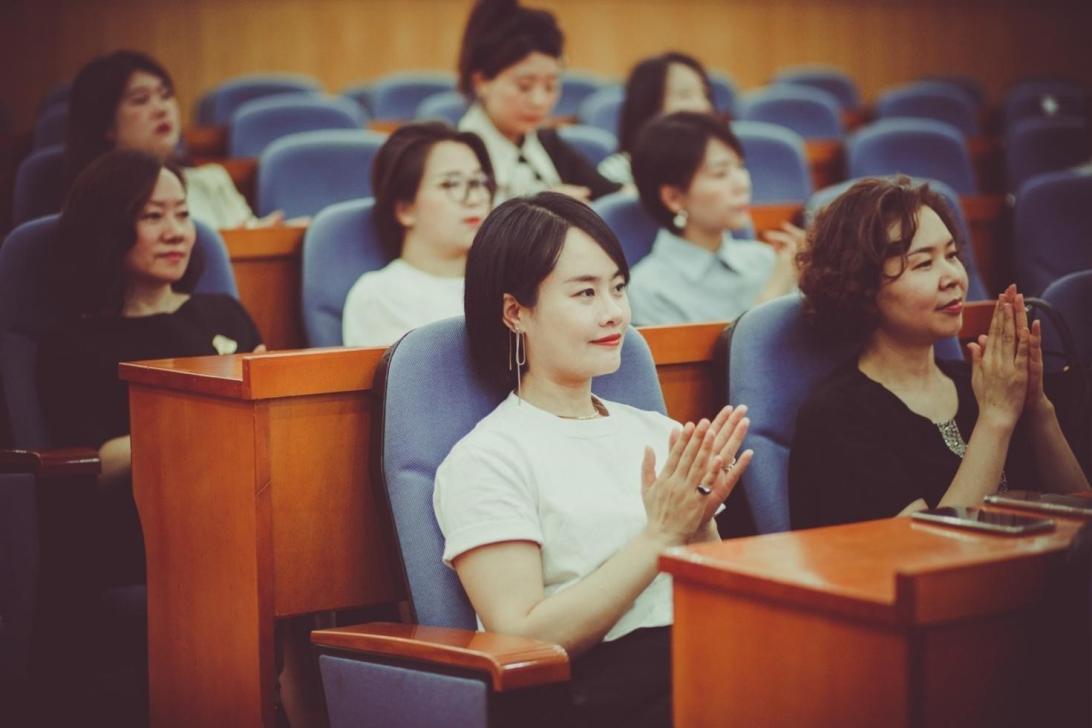 工商管理学院佳欣西财巾帼创业班7班结业典礼隆重举行