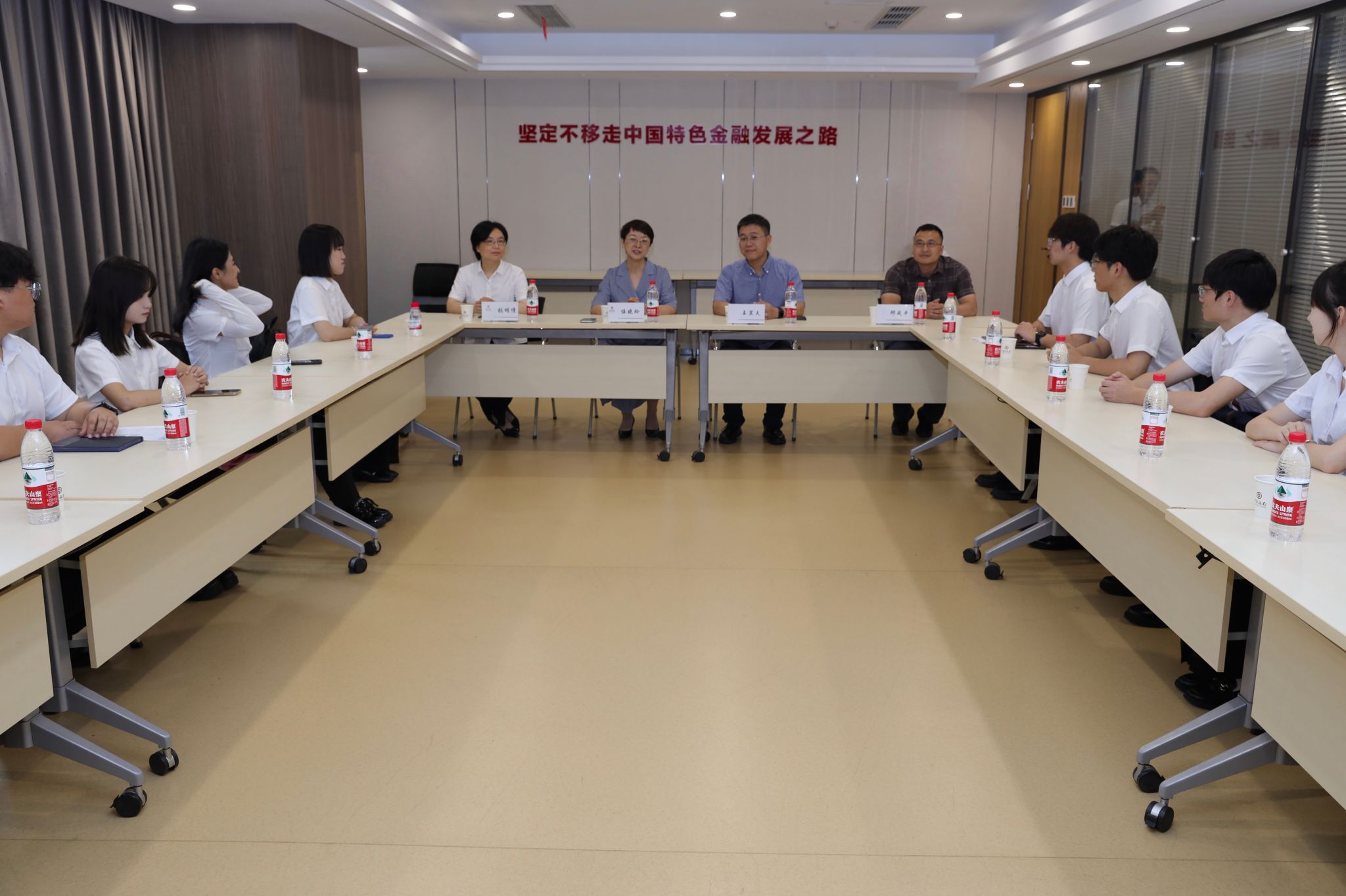 中国银行无锡分行——工商管理学院学生实习项目正式启动