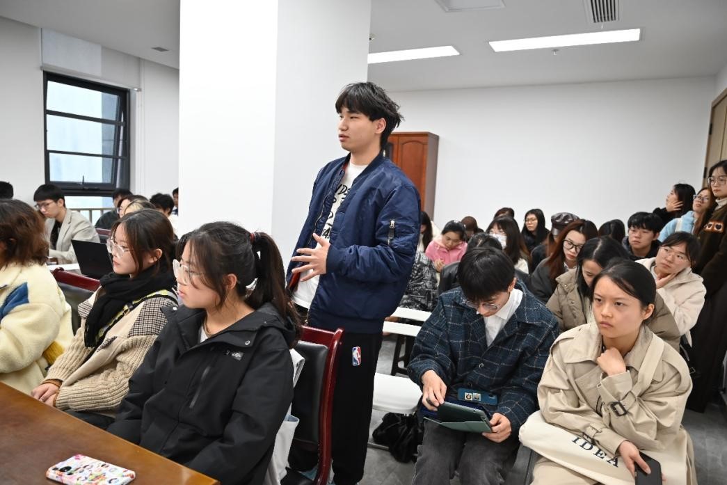 2023-2024学年第一学期工商管理学院学习与生活空间恳谈会成功举行