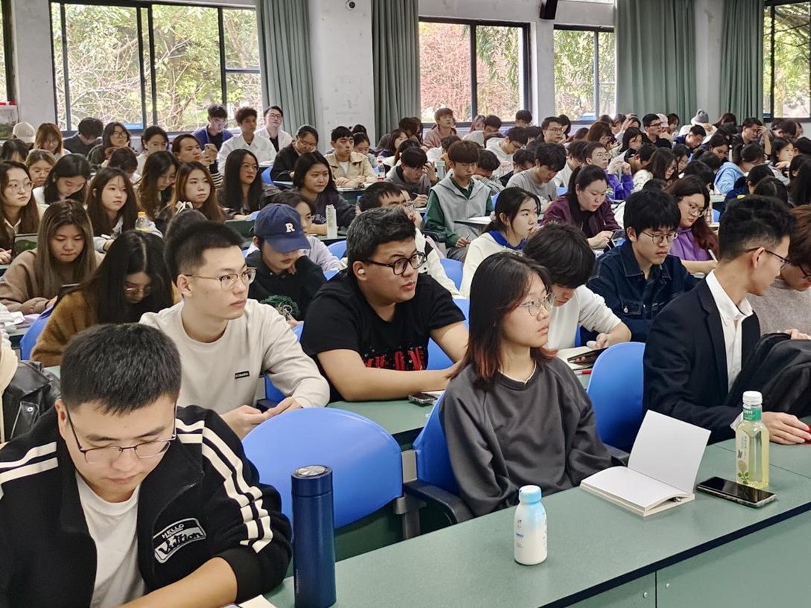 党委书记郑茂为学院分党校学员讲授专题思政课