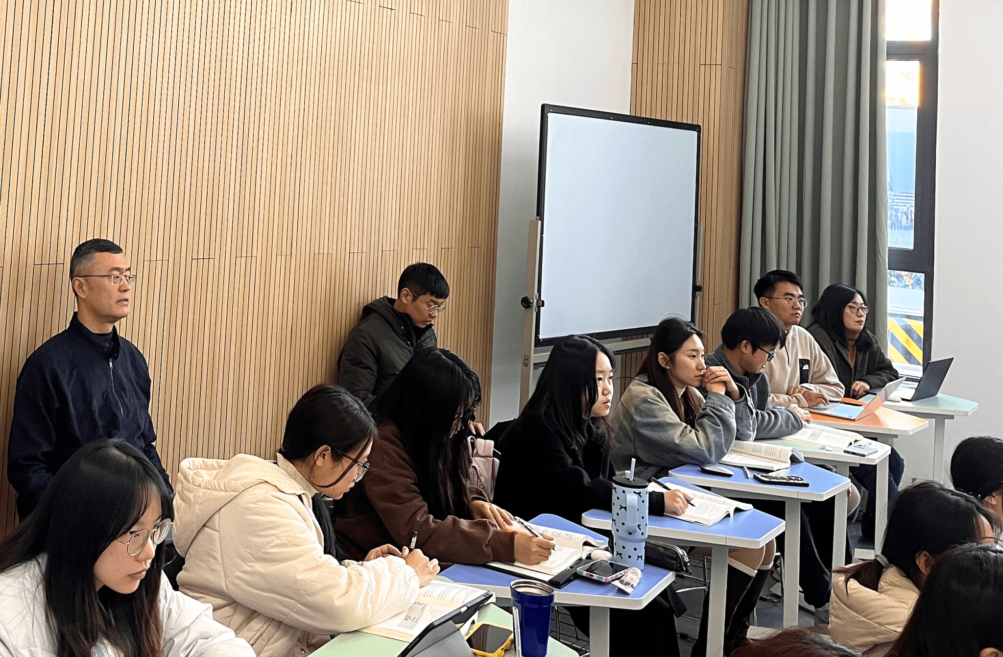 工商管理学院举行2025年秋季学期课程教学观摩活动